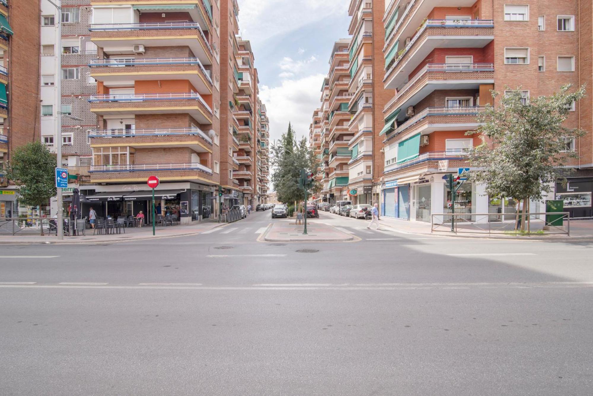 Delfin Retreat Con Terraza Junto A Parada De Metro غرناطة المظهر الخارجي الصورة