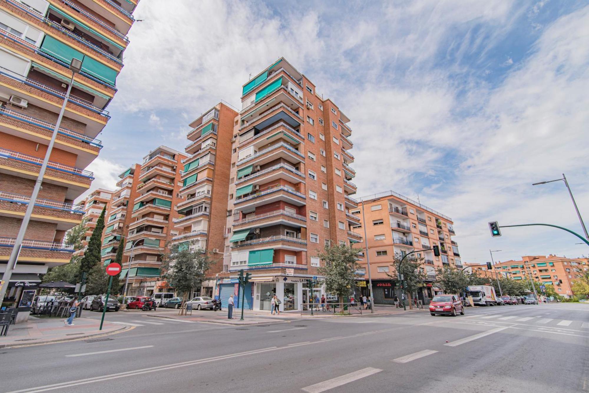 Delfin Retreat Con Terraza Junto A Parada De Metro غرناطة المظهر الخارجي الصورة