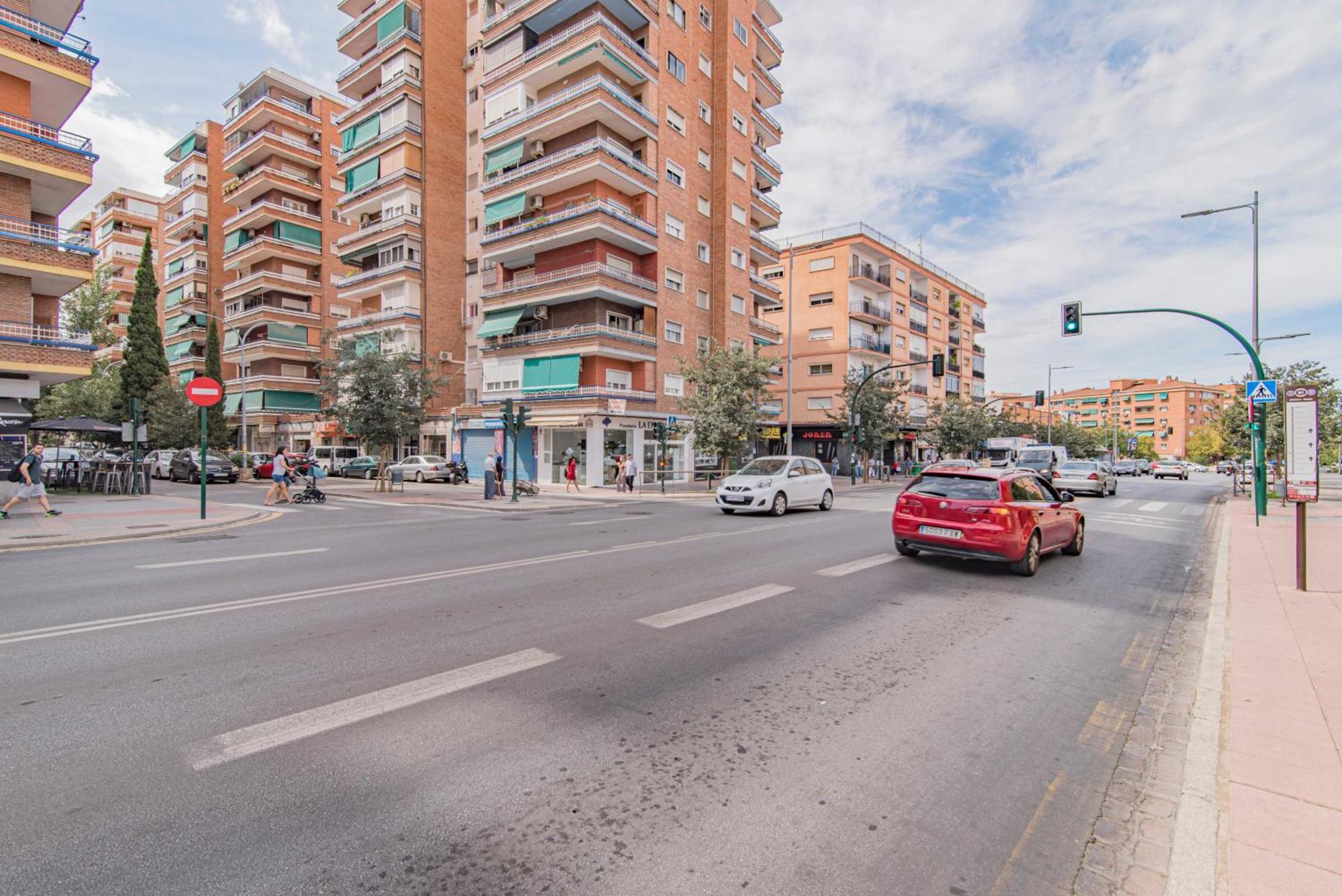 Delfin Retreat Con Terraza Junto A Parada De Metro غرناطة المظهر الخارجي الصورة